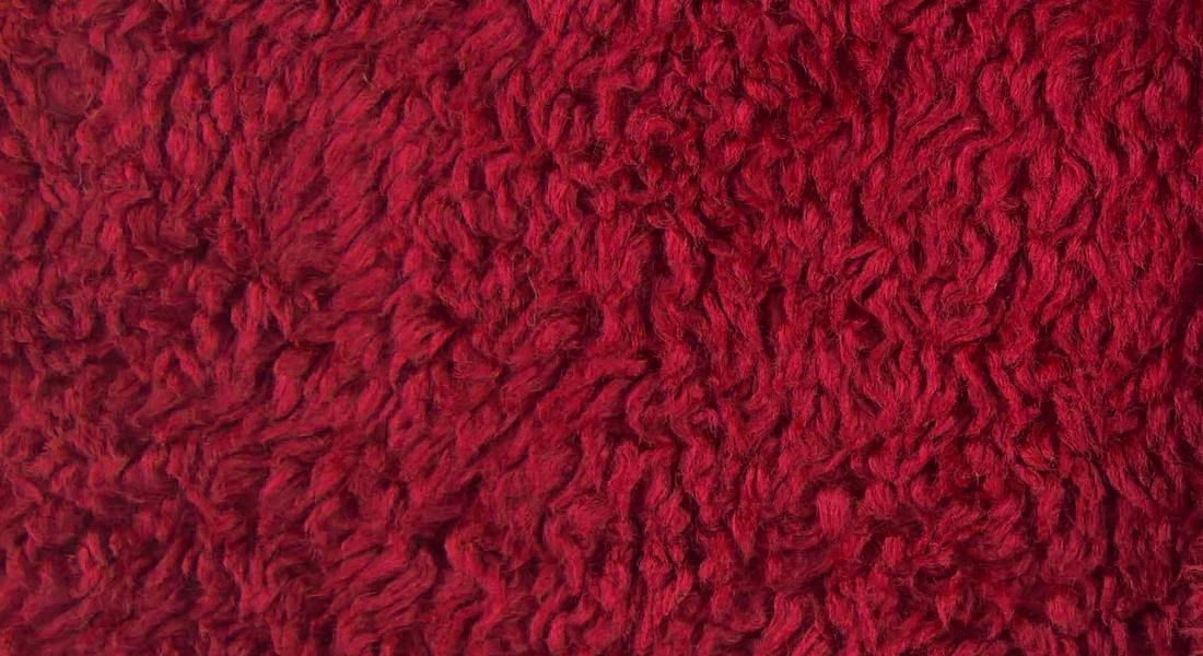 Leskymo beránek, vínově červený, šíře 150cm (metráž)