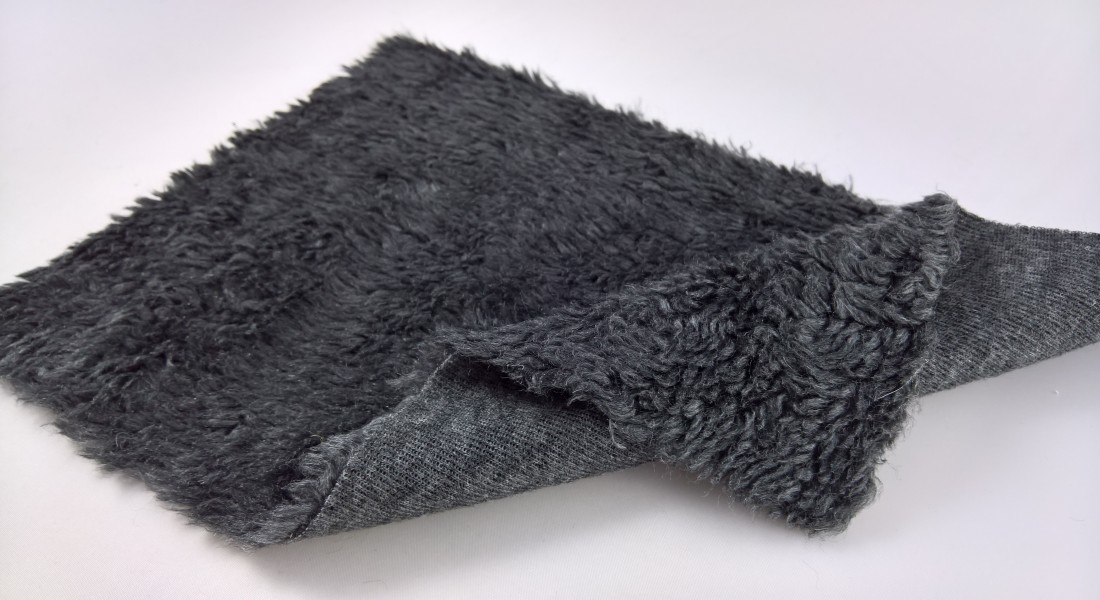 Leskymo beránek, tmavě šedý, šíře 150cm (metráž)