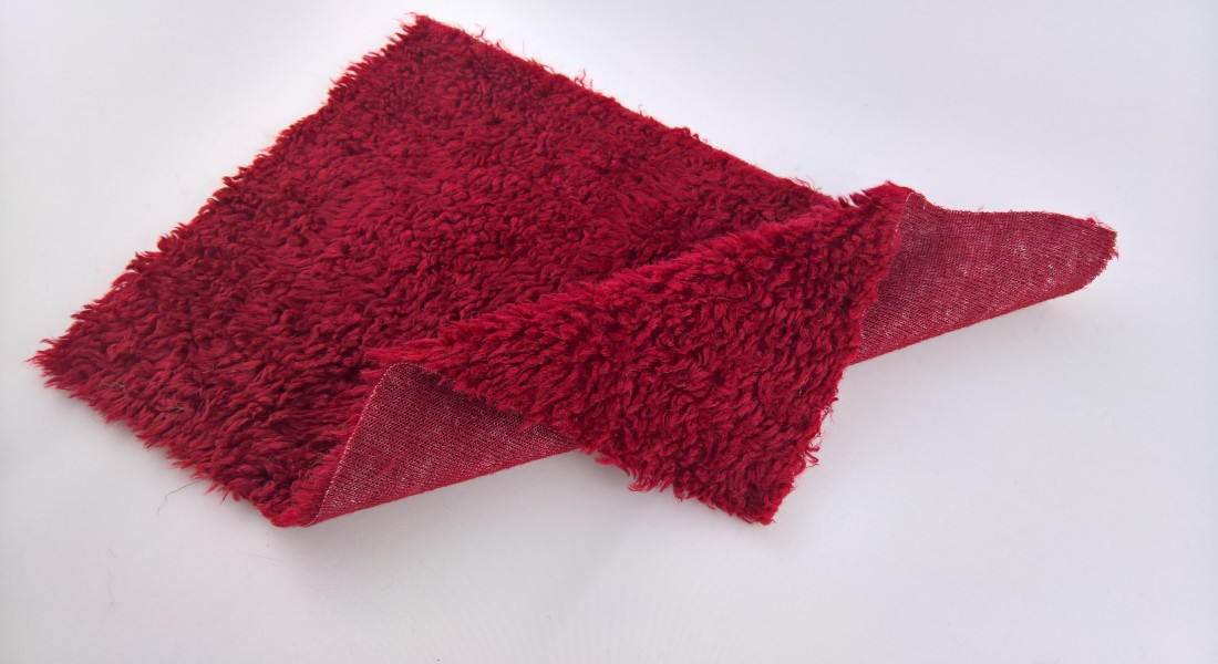 Leskymo beránek, vínově červený, šíře 150cm (metráž)