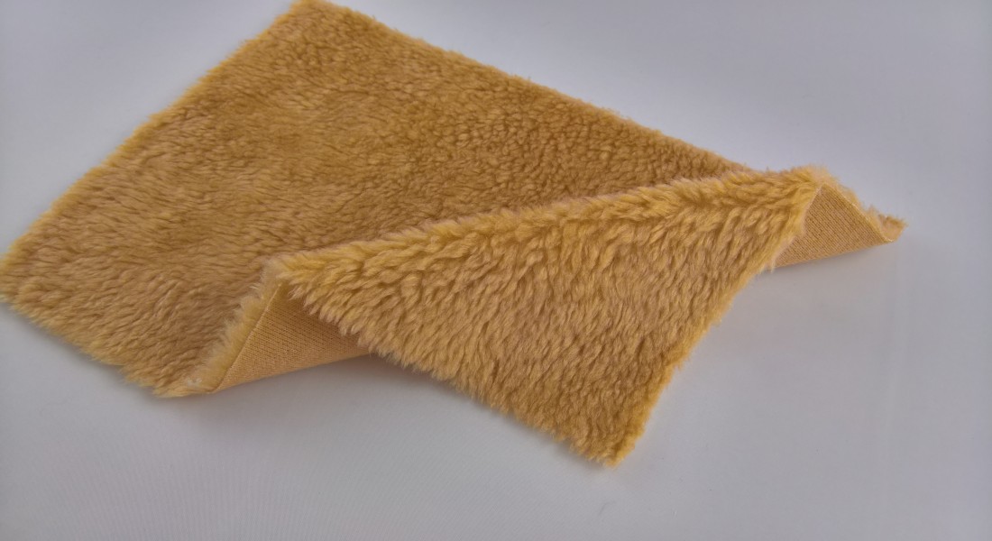 Leskymo ovečka, tmavě béžový, šíře 150cm (metráž)