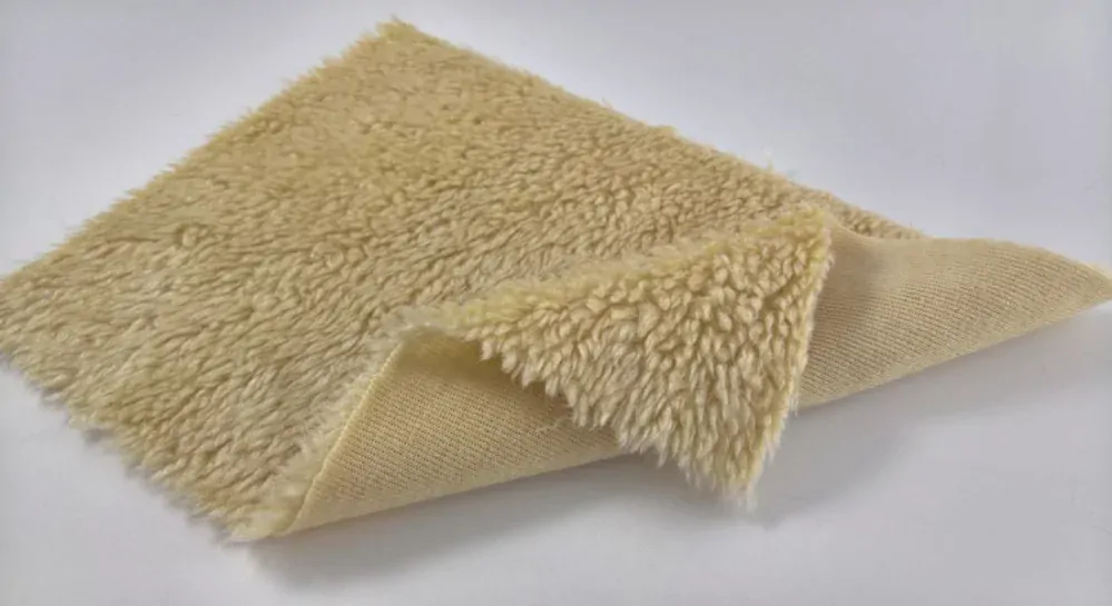 Leskymo beránek, bílá káva, šíře 150cm (metráž)