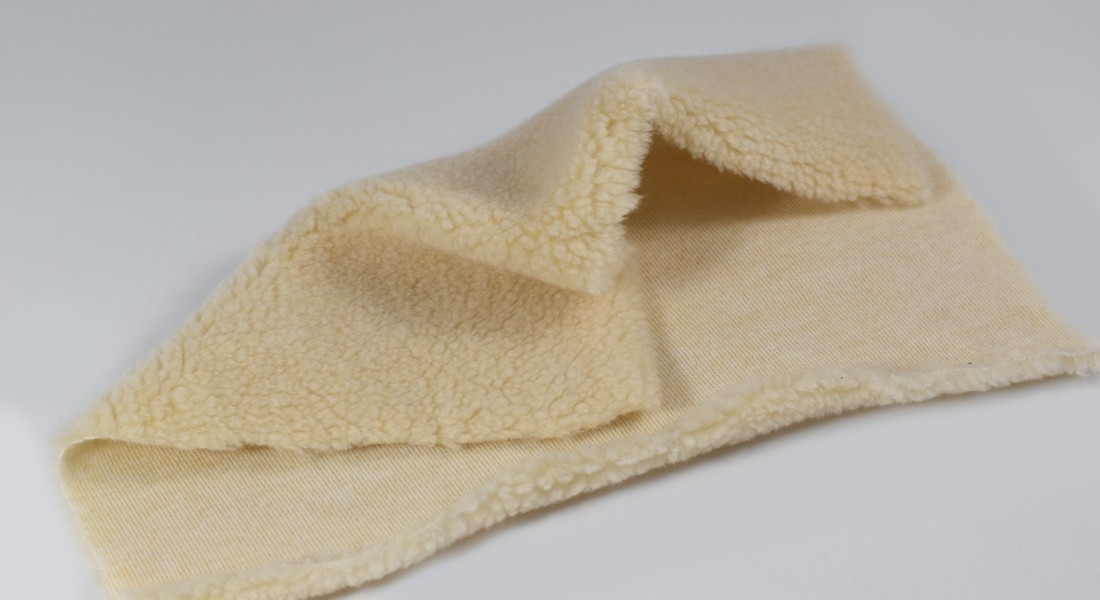 Plyš béžová beránek, pružná, šíře 150 cm
